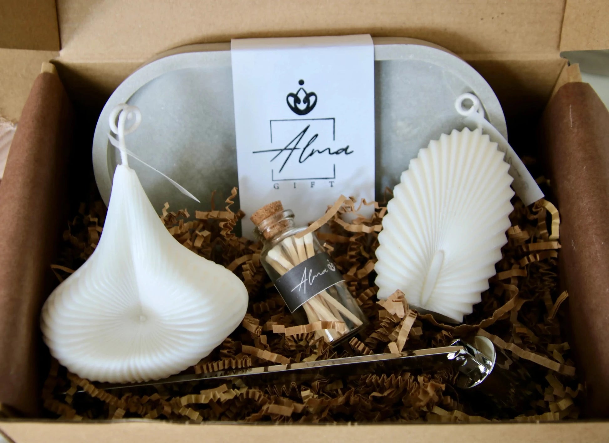 Crown & Piramide Gift Box Front