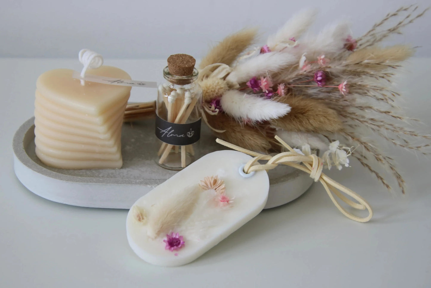 Heart of Layers Gift Box Ivory Elements