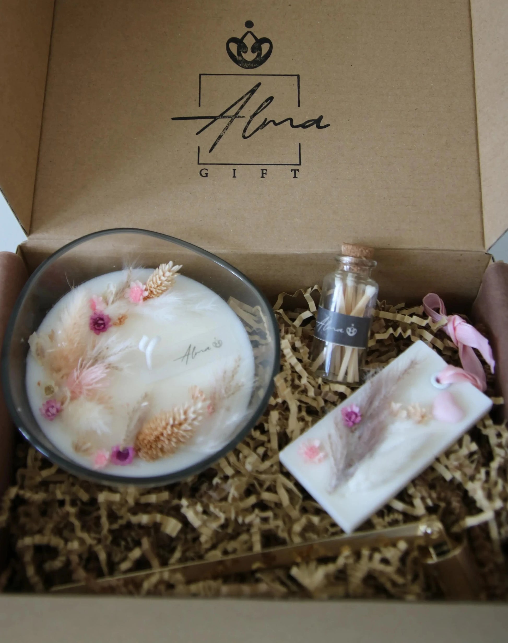 Natural Dry Flowers Gift Box Front