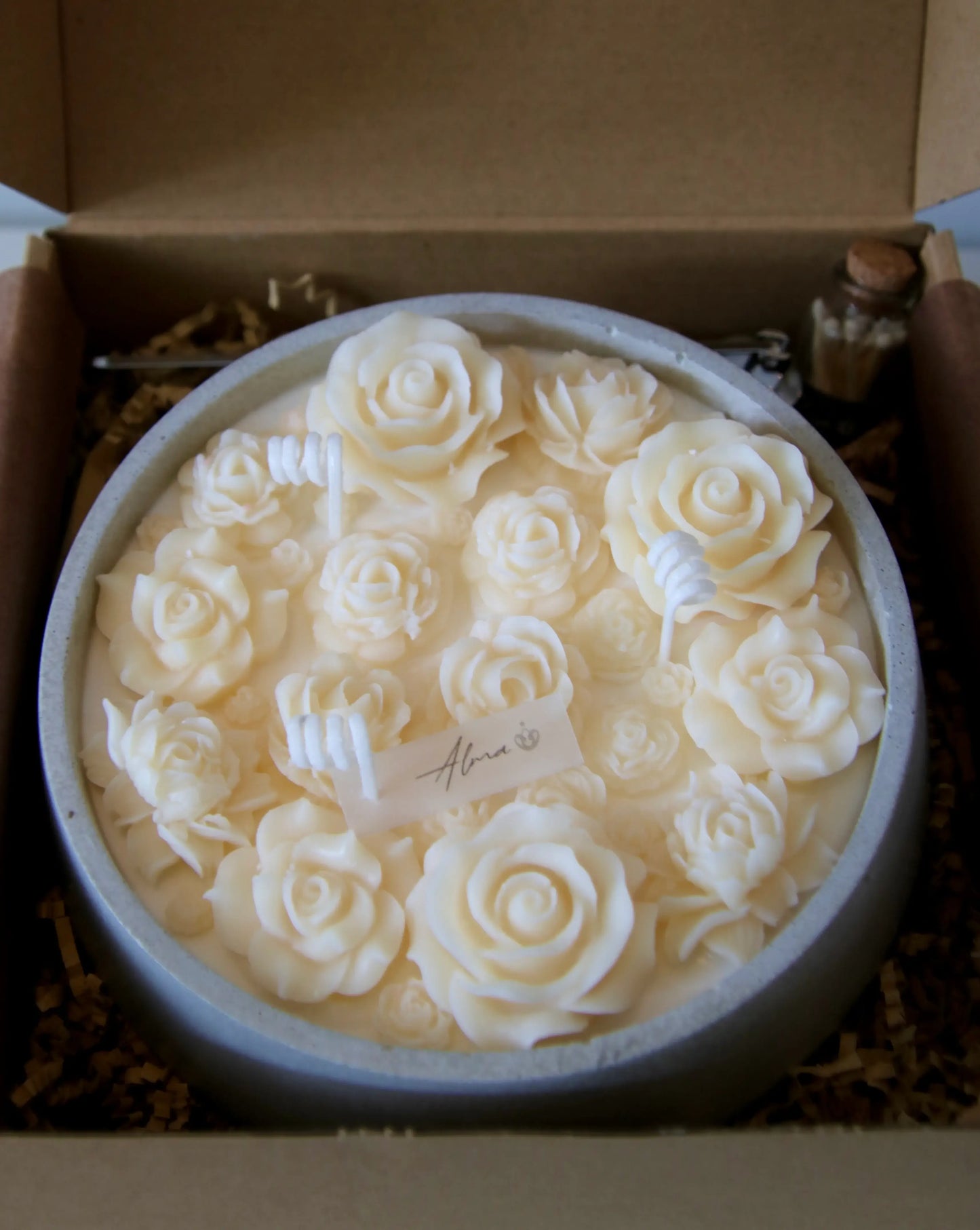 Spring_Flowers_Gift_Box_Close