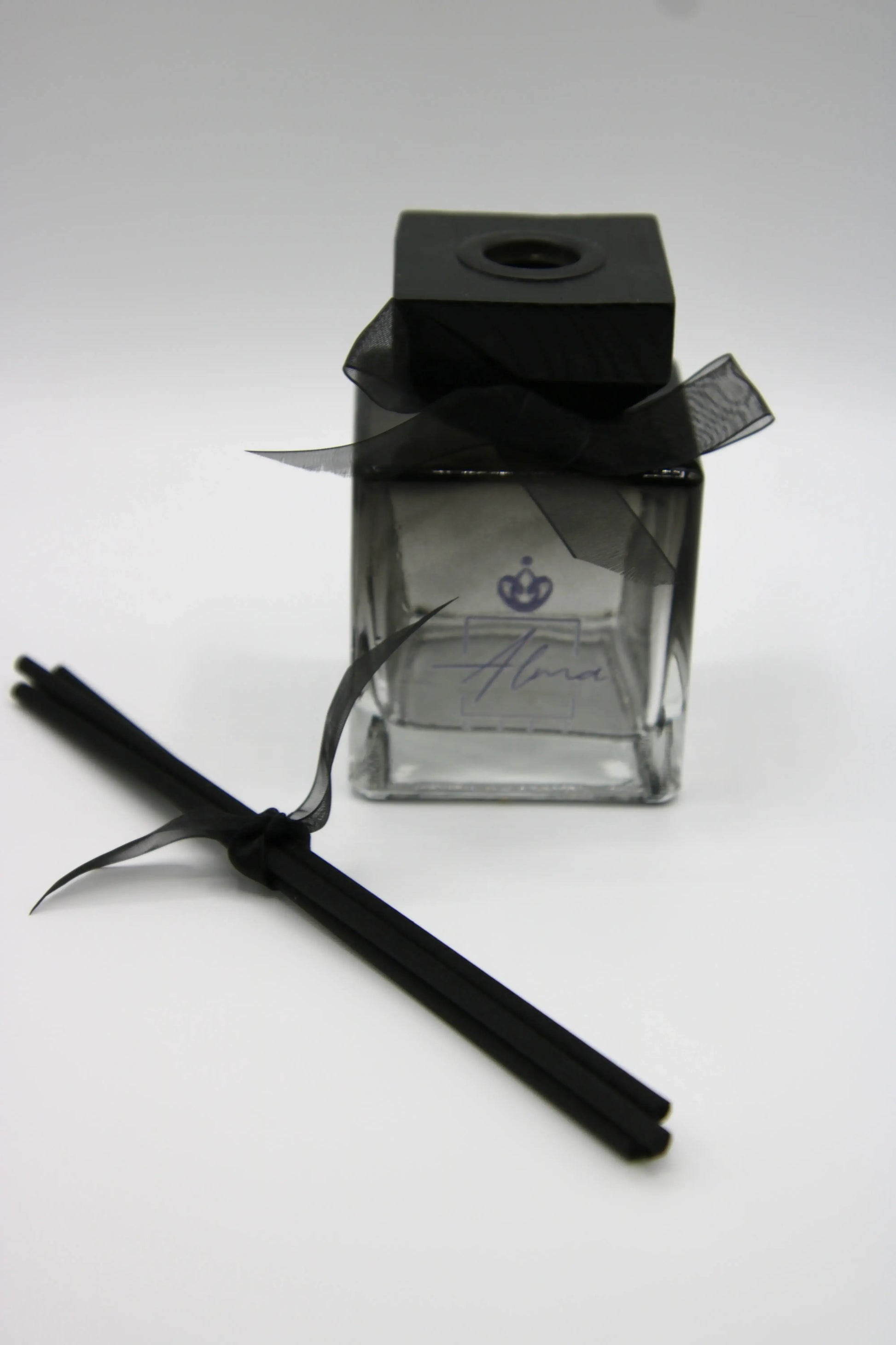 Black Reed Diffuser – Chanel Fragrance – Modern Luxury Home Decor Diffuser Close