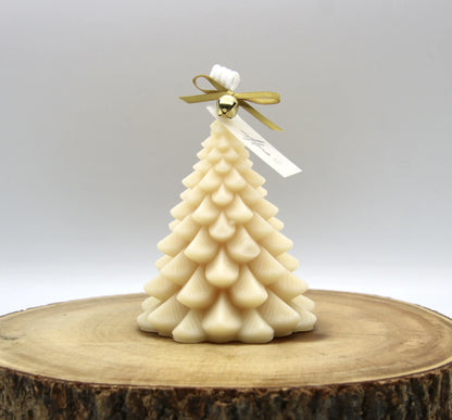 Classic pine-shaped Christmas candle – handcrafted with soy wax – festive home decor – Alma Gift Ivory