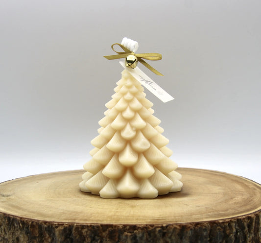 Classic pine-shaped Christmas candle – handcrafted with soy wax – festive home decor – Alma Gift Ivory