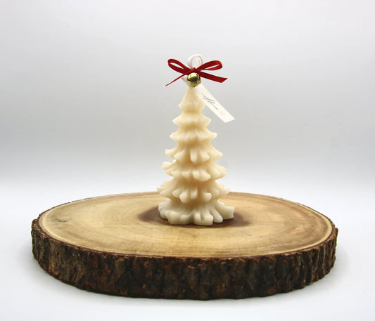 Snow-covered pine tree Christmas candle – soy wax handmade winter decor – Alma Gift