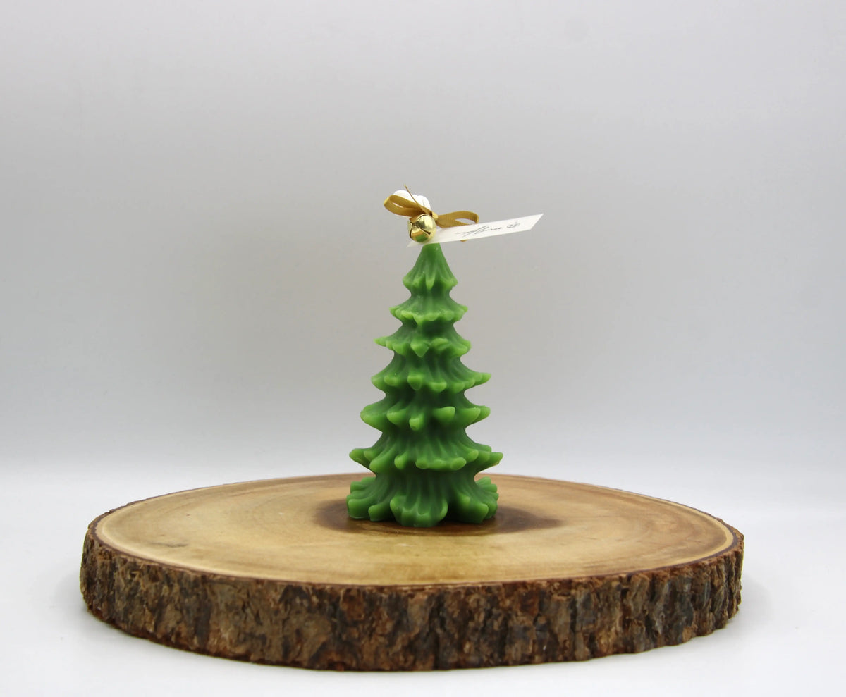 Snow-covered pine tree Christmas candle – soy wax handmade winter decor – Alma Gift Green