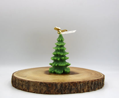 Snow-covered pine tree Christmas candle – soy wax handmade winter decor – Alma Gift Green