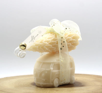 Soy wax Christmas candle shaped like a car with gifts – handmade holiday decoration – Alma Gift Ivory Diagonal